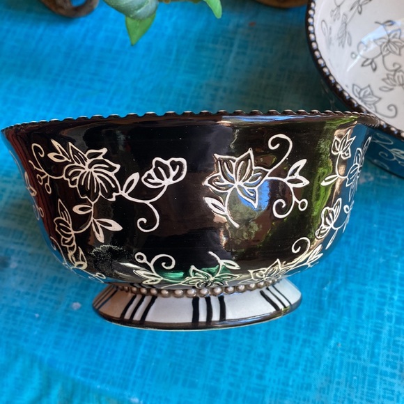 Two Black floral lace soup or salad bowls - Picture 5 of 5